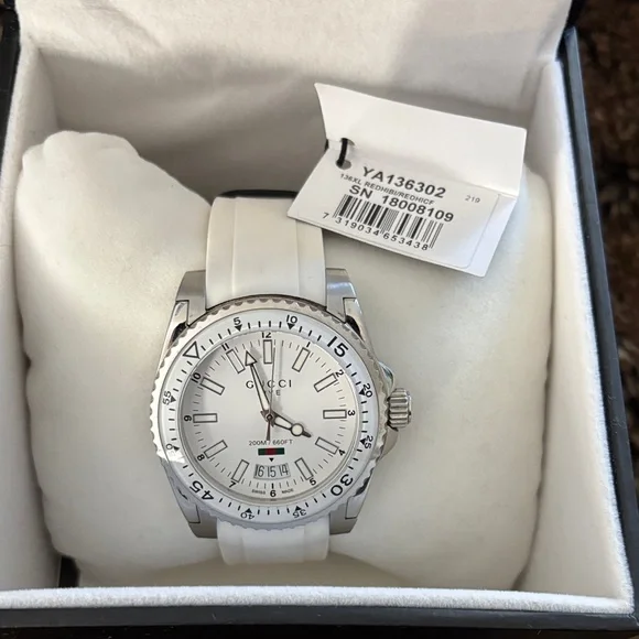 Gucci Dive style watch Silver and Men’s 40mm Timepiece